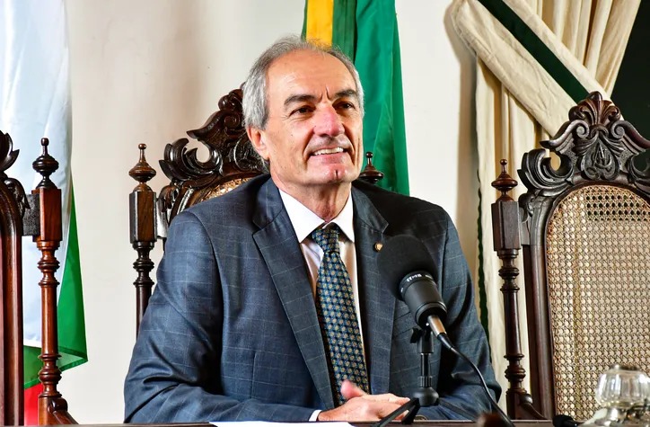 Paulo Cavalcanti representa FACEB